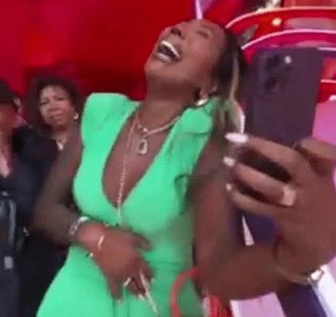 a coitada da Columbina ia vender o total de uma coca e uma coxinha