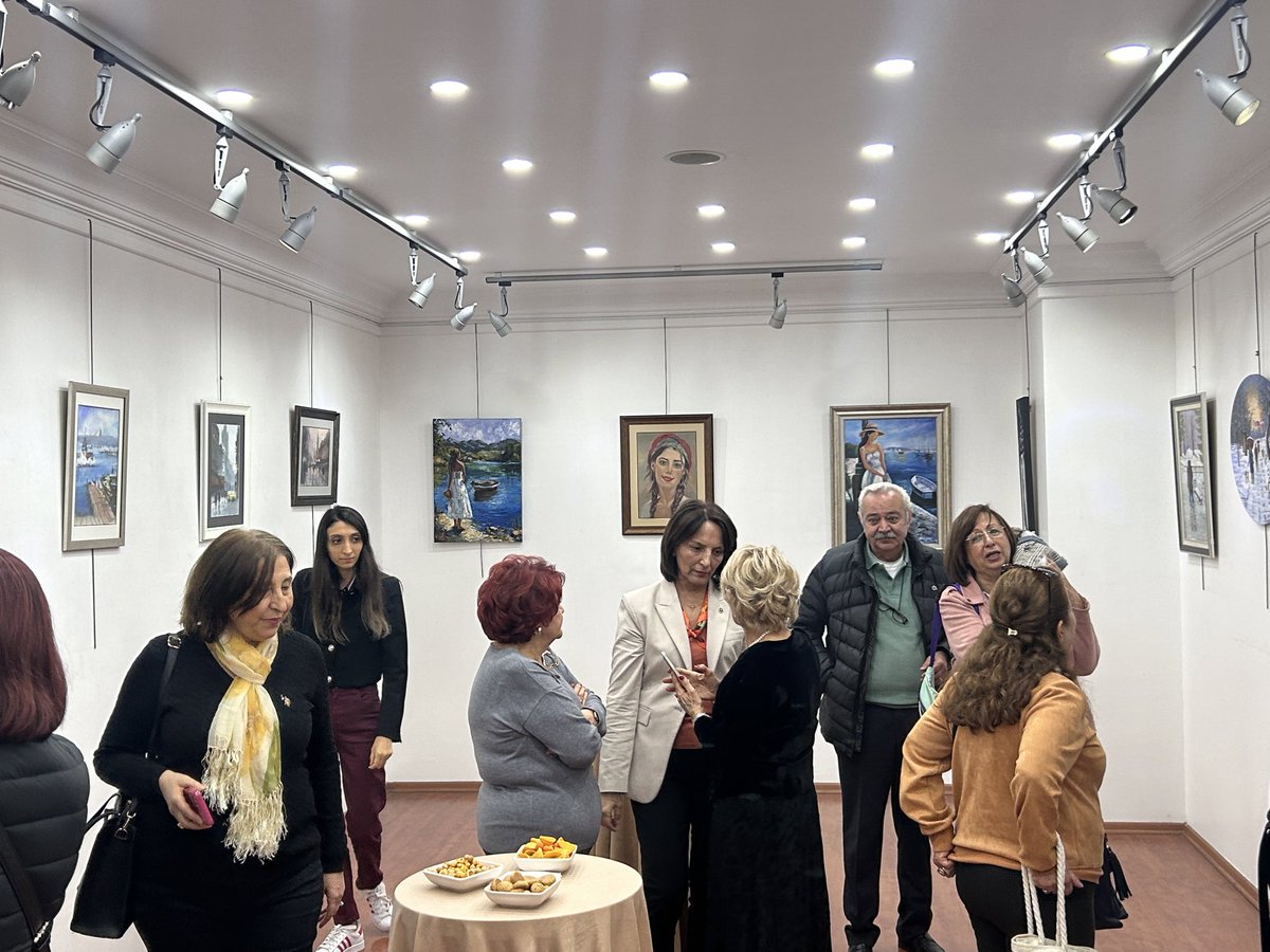 AliyeErsever's tweet photo. “Fırçamdaki Özgürlük Ruhu”
Değerli arkadaşım İsmihan Yılmaztürk’ün resim sergisi,
4–11 Aralık tarihleri arasında TESK Sanat Galerisinde sanatseverlerle buluşuyor.

Renklerin özgürlüğe dönüştüğü bu özel sergide dostlarımızla bir araya geliyoruz. https://t.co/jn9XJy63BM