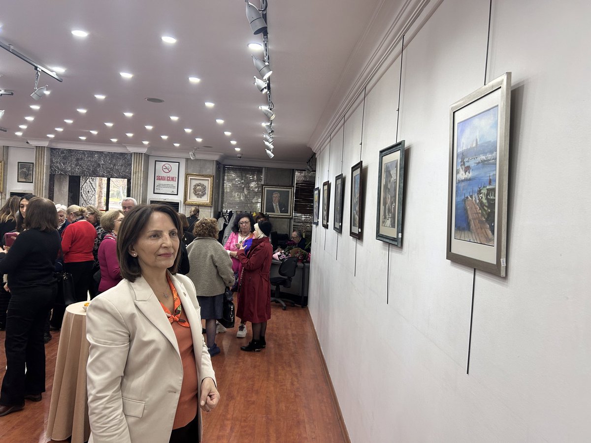 AliyeErsever's tweet photo. “Fırçamdaki Özgürlük Ruhu”
Değerli arkadaşım İsmihan Yılmaztürk’ün resim sergisi,
4–11 Aralık tarihleri arasında TESK Sanat Galerisinde sanatseverlerle buluşuyor.

Renklerin özgürlüğe dönüştüğü bu özel sergide dostlarımızla bir araya geliyoruz. https://t.co/jn9XJy63BM
