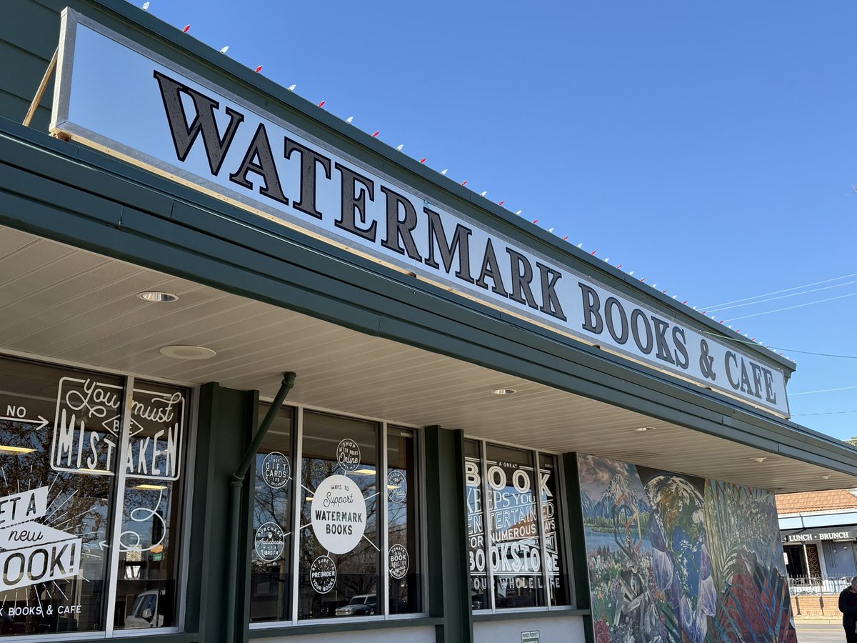 BrattinEmma's tweet photo. Well. There it is. #HeartPins on a bookstore shelf. Watermark Books &amp; Cafe. #goals thank you! https://t.co/hWJksgq1cz