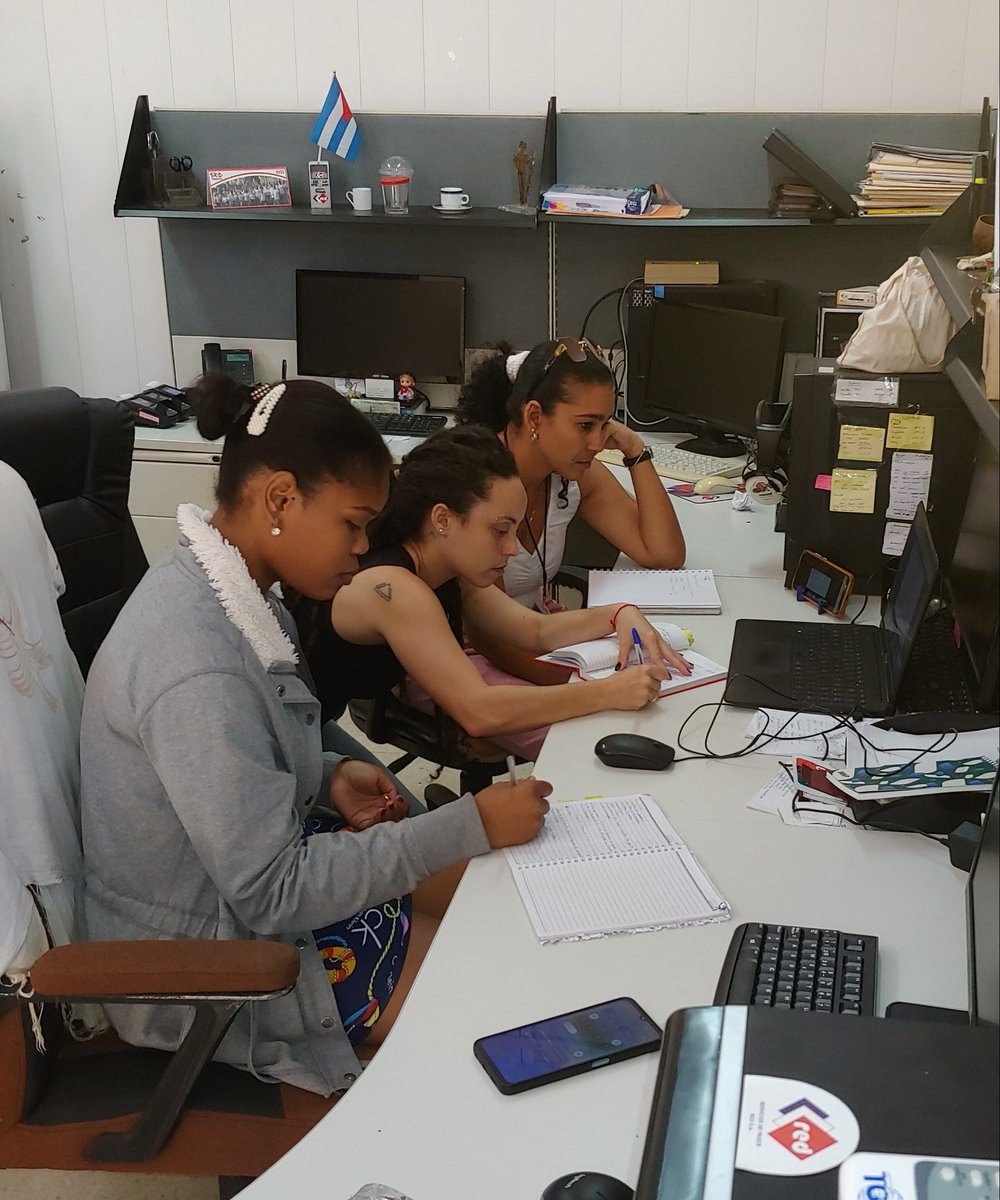 RedsaCuba10's tweet image. Los especialistas de REDSA siguen  participando en capacitaciones con proveedores internacionales para la personalización de tarjetas con chip.  
💡 Este aprendizaje 
 asegura la calidad en cada etapa del proyecto. 🚀   #TransformaciónDigital #Innovación #REDSA