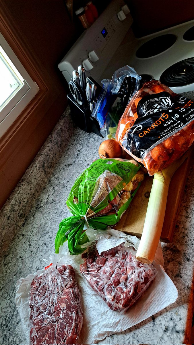 InkedDeviant's tweet photo. Double Batch of my Hearty Irish Beef Stew Today...Certainly Is The Weather For It...๐ฅถ
#simpleingredients #freshisbest #eatmeat https://t.co/ra3ujisqS3