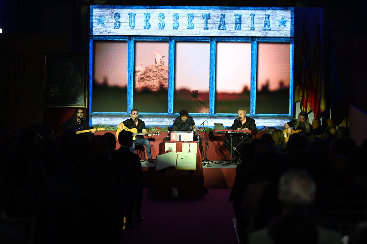 🔴 Nuestro presidente, Javier Lambán, ha sido distinguido con el Premio Gabriel Cisneros a la defensa de los valores constitucionales

🌹 Como buen socialista, defendió siempre la Constitución y los servicios públicos

❤ Siempre en nuestra memoria