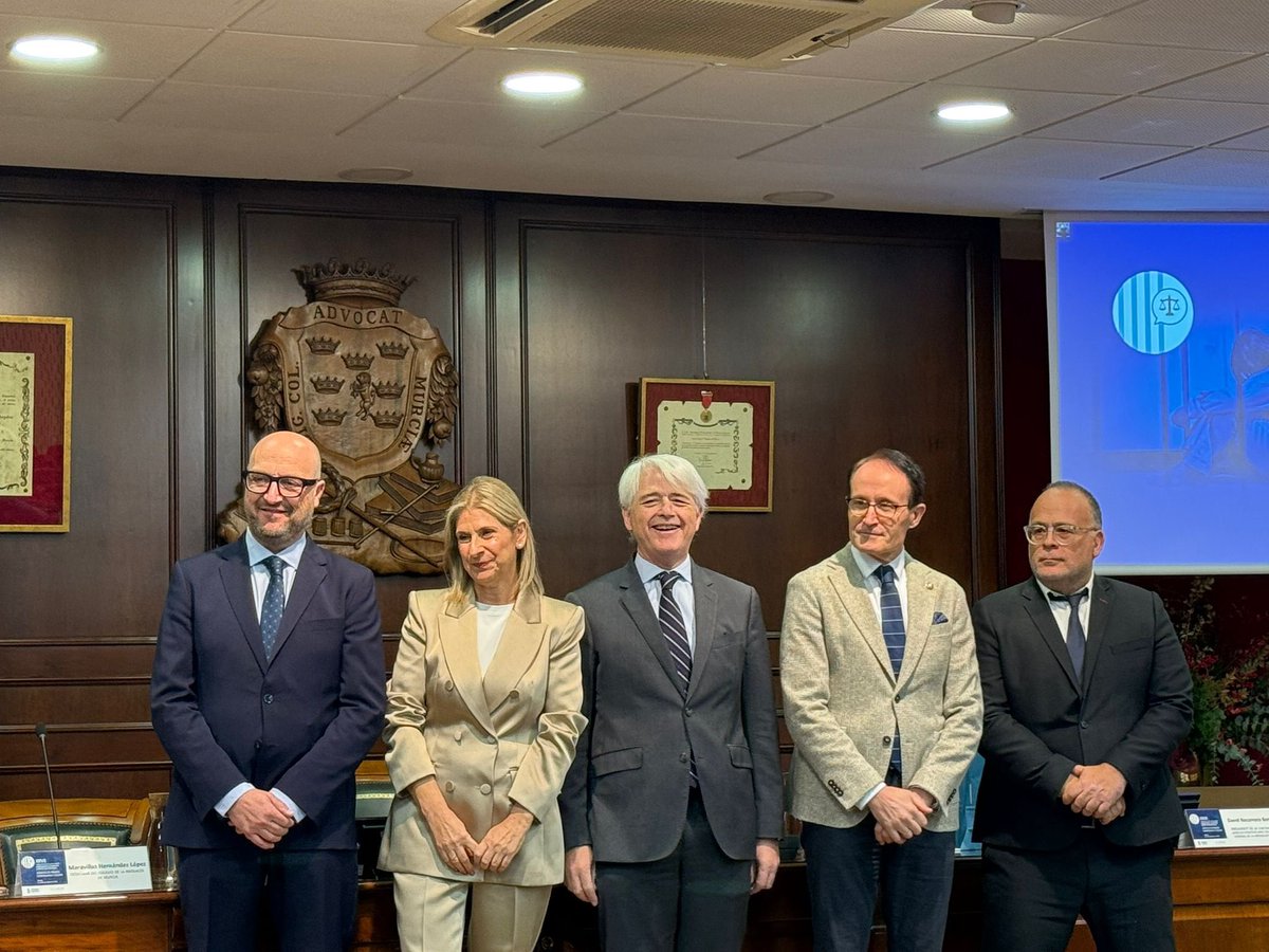 Esta mañana se han celebrado las jornadas de orientación y asistencia juridica penitenciaria en Murcia, organizadas por el colegio de abogados.

El concejal de Movilidad, Gestión Económica y Contratación, José Francisco Muñoz, ha participado en su inauguración.