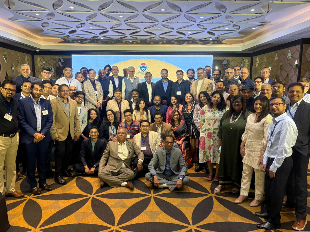 soumitd's tweet photo. Last Saturday, was a rare occasion to rewind and revisit the nostalgic paths of College Campus at St. Xavier’s College Calcutta Reunion – Nostalgia’25, held at a luxury hotel in Mumbai. 

#SXCCAA #CollegeReunion #Nostalgia #Friends #Networking https://t.co/LedOqZAtQ5