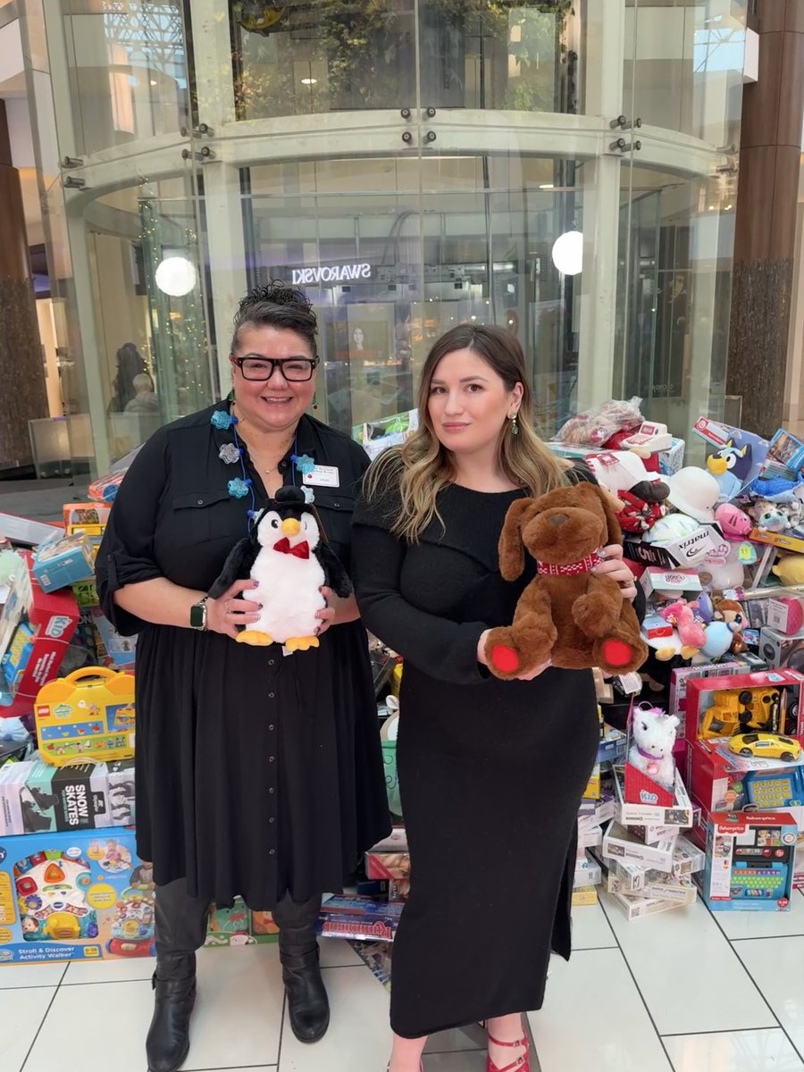 VirginRadioVan's tweet photo. The festive fun is still going strong! Join @brooklynonair at Toy Mountain, live at Guildford Town Centre! Bring your donations and help make this holiday season extra special for the Lower Mainland Christmas Bureau! Come spread some cheer! 🎁 🎄 

@lmcbureau // @shopgtc https://t.co/NvHsFBrhhE
