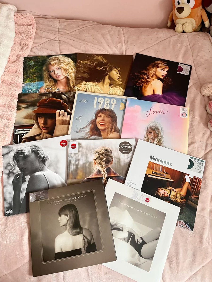 swiftacervo's tweet image. “o que você quer de natal?”