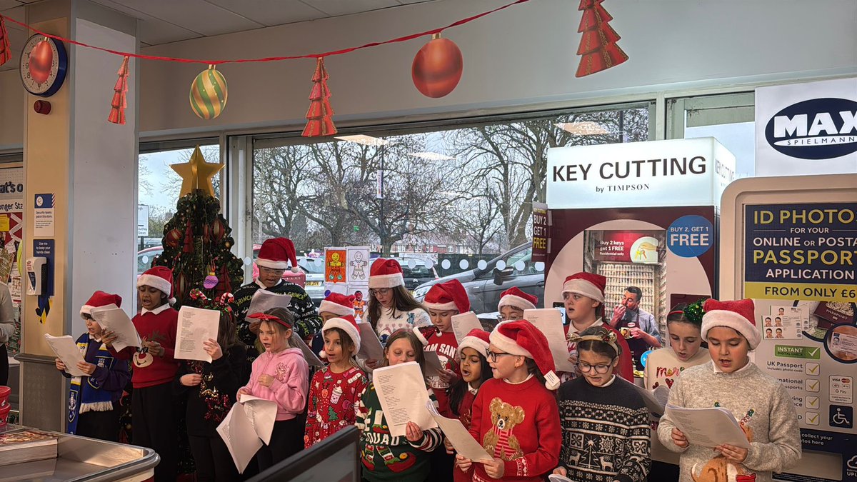 PathwaysEACT's tweet image. Well done to our choir for singing carols at our local Tesco today. You brought Christmas cheer to the whole community. Thank you Tesco for having us! 🎶 🎅🏼