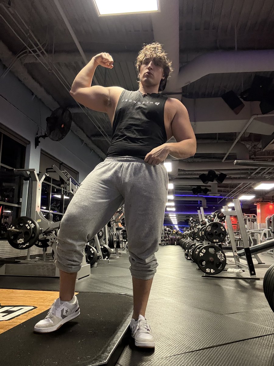 alphacolexx's tweet image. you can’t resist gooning over me 
dm “sir” 
customs and shows all day