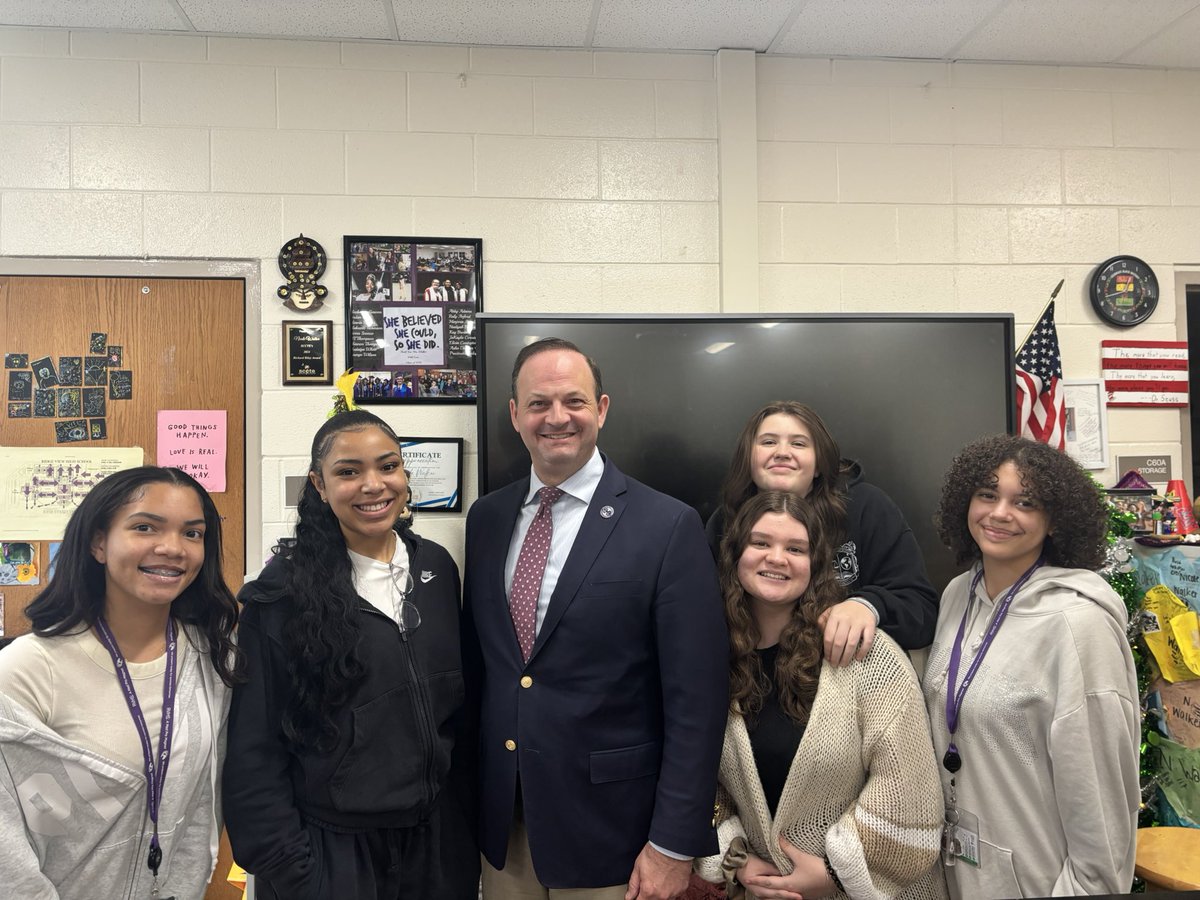 Many thanks to <a href="/SCAttyGenOffice/">South Carolina Attorney General's Office</a> <a href="/AGAlanWilson/">Alan Wilson</a> for taking time from his busy schedule to speak to the <a href="/RichlandTwo/">Richland School District Two</a> <a href="/rvhs/">Ridge View High School: A Med Pro Magnet</a> Scholars about the legal, investigative and public service functions of the office. <a href="/DrBrendaMack/">DrMack</a> <a href="/R2Magnets/">Barbara Turner</a>