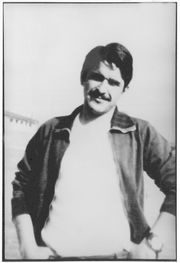 El del 4 de diciembre de 1975 fue detenido el estudiante universitario y militante comunista Ignacio Orlando GONZALEZ ESPINOZA, por agentes del Comando Conjunto.
Es Detenido desaparecido
No Olvidamos
No Perdonamos