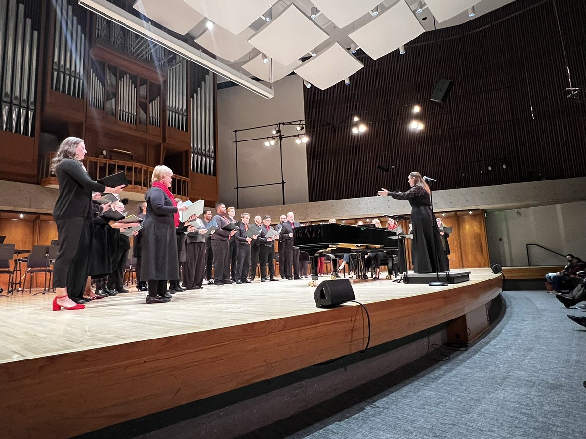 DrSteveWengel's tweet photo. Last night it was standing room only for the winter concert of the Nebraska Medical Orchestra &amp; Choir! What an incredible concert. Really amazing to see these folks, all of whom are involved in healthcare in some capacity, come together and perform for the community. https://t.co/CcMnztJjWg