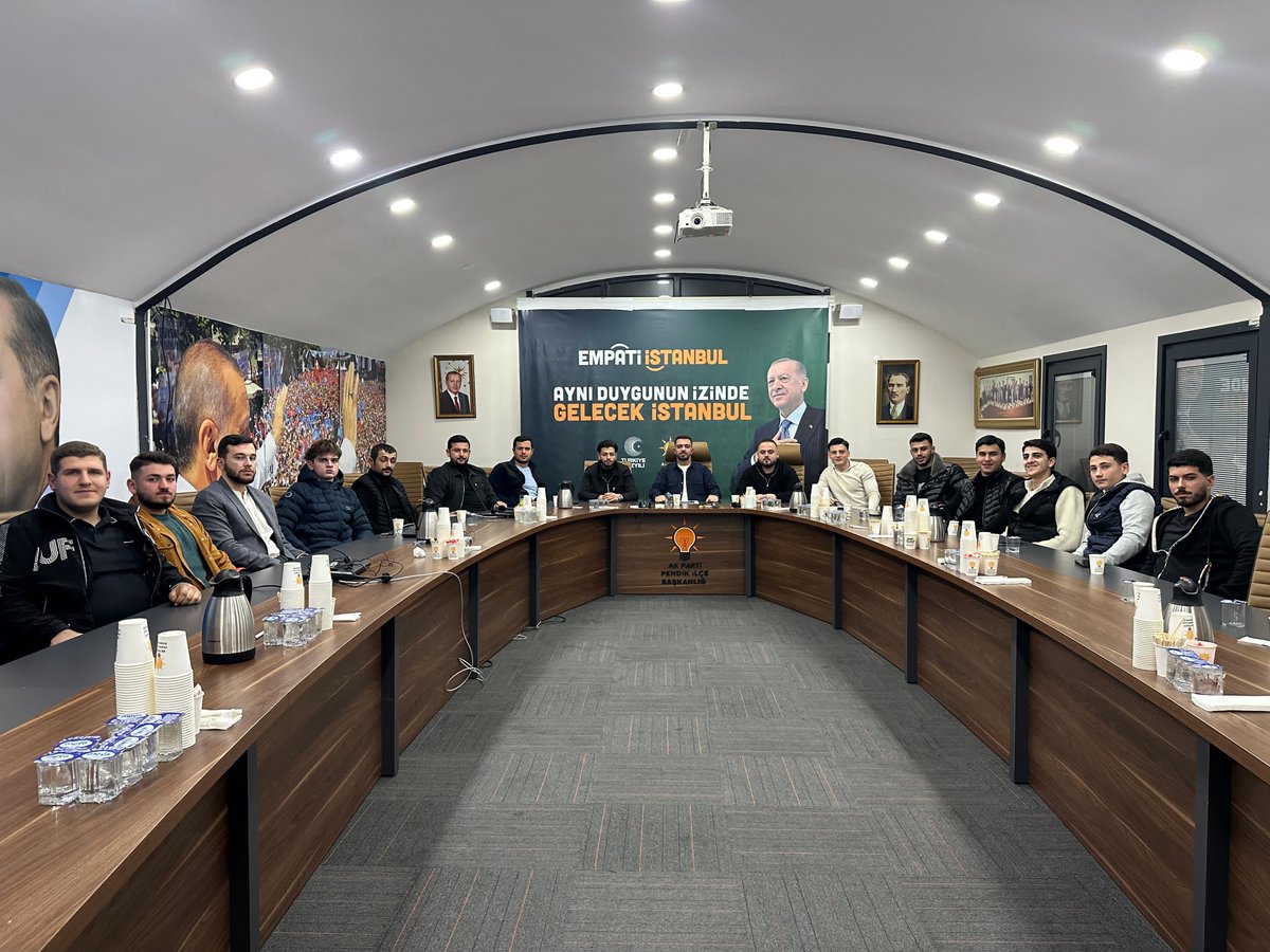 #AKGençPendik olarak, Mahalle Başkanları Toplantımızı İlçe Gençlik Kolları Teşkilat Başkanımız <a href="/Emrebayramm8/">Emre Bayram</a> ’ın başkanlığında gerçekleştirdik.