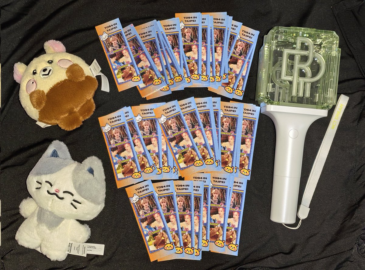 light || EXO is 9 tweet media