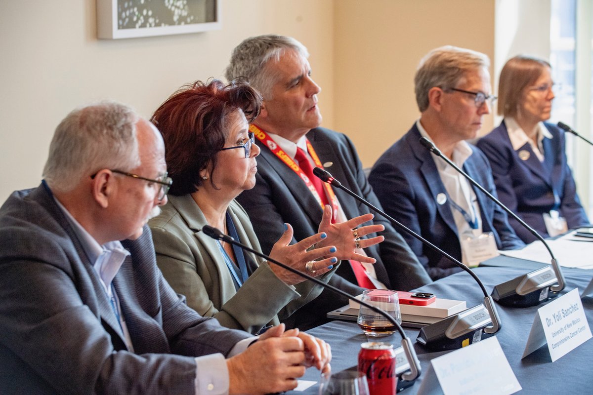 AACI_Cancer's tweet photo. At the 2025 #AACI/CCAF Annual Meeting, new and emeritus cancer center directors met to discuss leadership, operations, and collaboration across AACI member centers.https://t.co/8RfXYTA67D https://t.co/YBNq3jrMfX