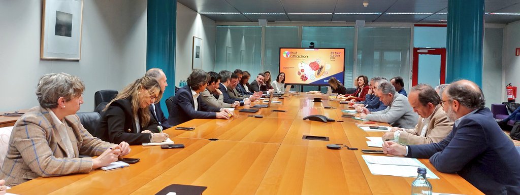 Asistimos a la reunión del Comité Organizador de <a href="/FruitAttraction/">Fruit Attraction</a> con representantes del sector hortofrutícola. 
Hacemos balance de la exitosa  #FruitAttraction2025: 2.444 expositores, + de 120.000 participantes, 10 pabellones.
Comienza la cuenta atrás para el 2026:  6-8 octubre!