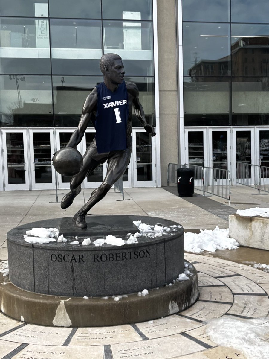 I didn’t know Oscar was a Xavier fan!