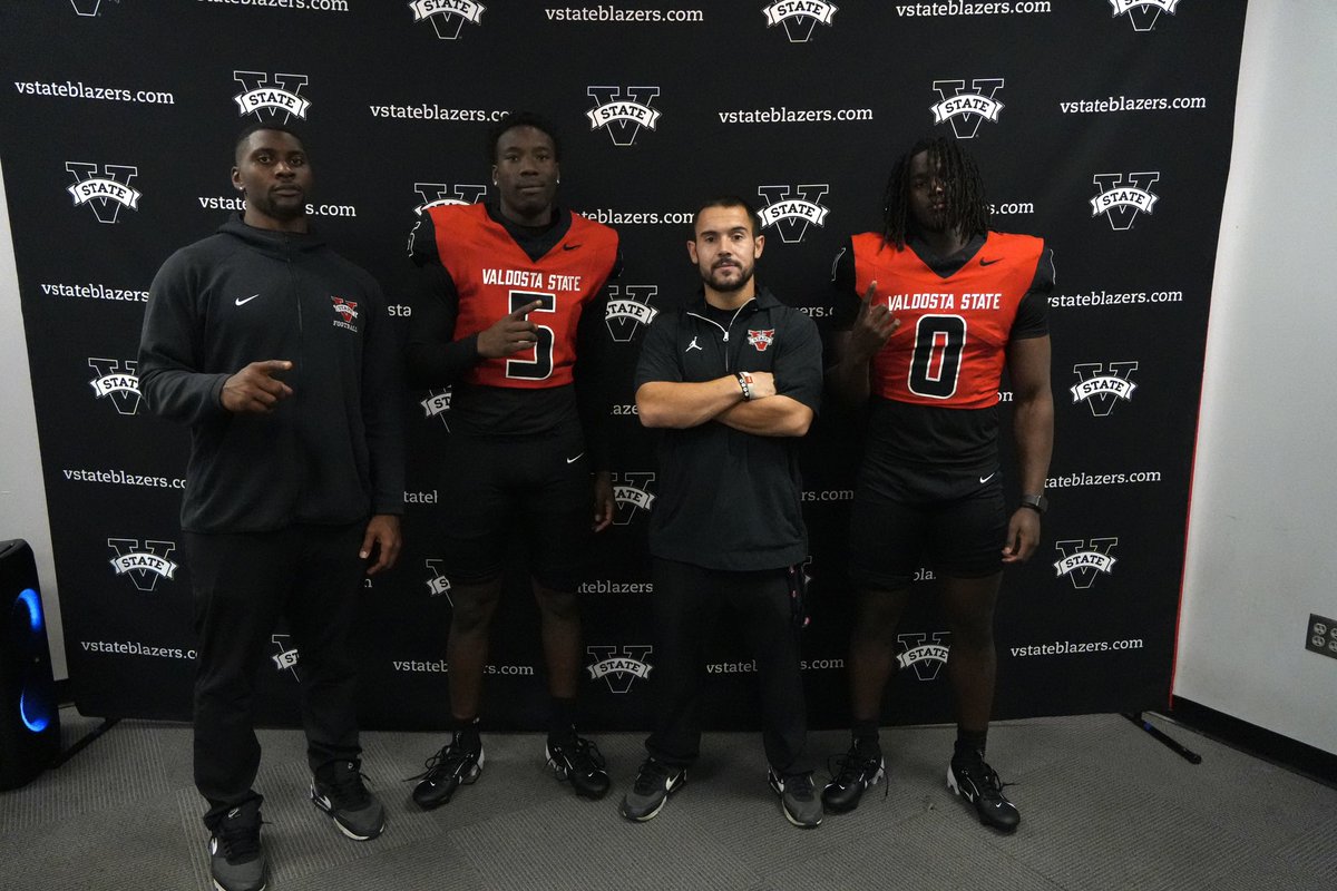 CollinKungu's tweet photo. Thank you @CoachGinoDL and @VState_Football for a great visit yesterday #GOBLAZERS

@CoachTyPhillips @Coach_AntRod @CoachEaglin123 @GMC_Football @JUCOTopTalent @JuCoFootballACE @JUCOFFrenzy @RecruitGeorgia @hopo125 https://t.co/FT9JxSqfle