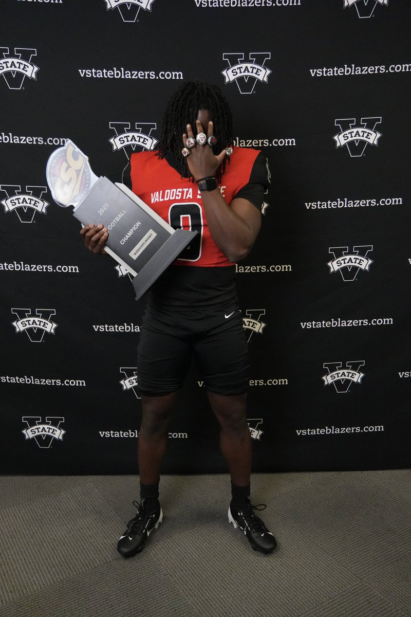 CollinKungu's tweet photo. Thank you @CoachGinoDL and @VState_Football for a great visit yesterday #GOBLAZERS

@CoachTyPhillips @Coach_AntRod @CoachEaglin123 @GMC_Football @JUCOTopTalent @JuCoFootballACE @JUCOFFrenzy @RecruitGeorgia @hopo125 https://t.co/FT9JxSqfle