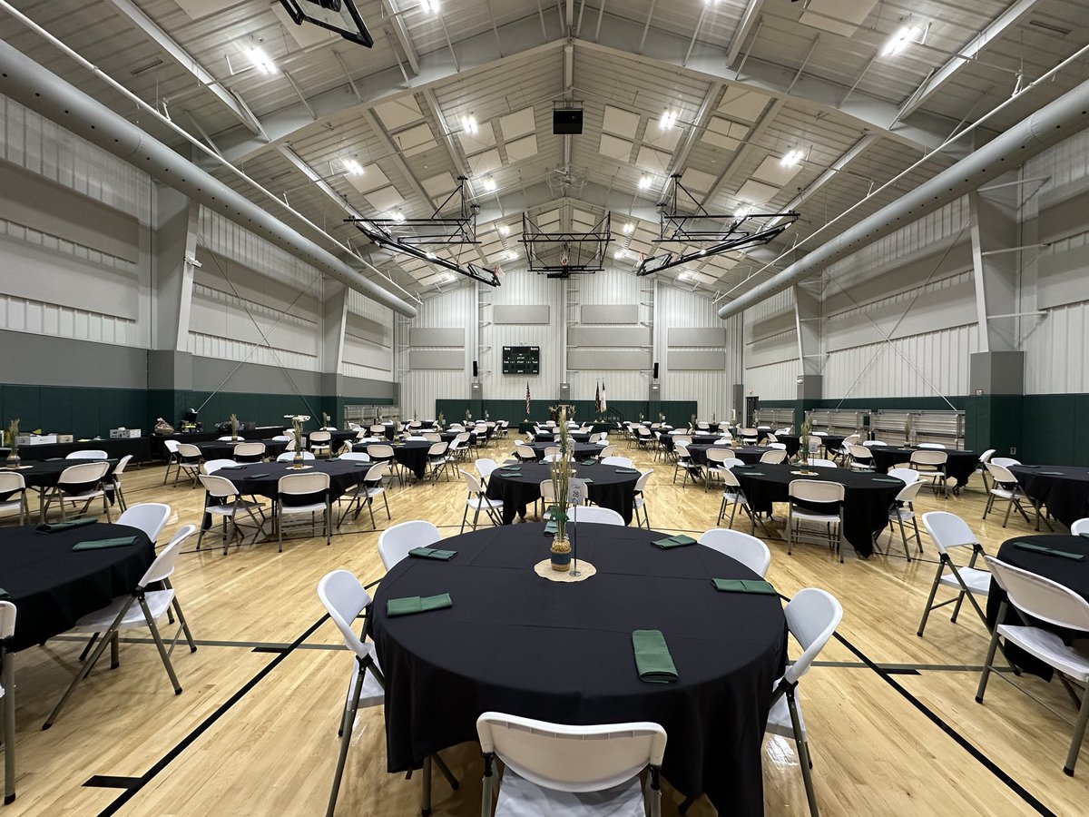 HuntingtonAg's tweet photo. The tables are set for our 10th Annual Harvest Dinner Celebration at @HuntingtonU. #FaithFamilyFarming https://t.co/MNr5v8dt72