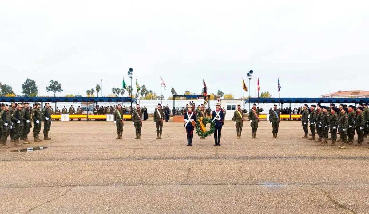 El Grupo de Artillería de Campaña XI ha celebrado la patrona del arma, Santa Bárbara, con un acto presidido por el General de Brigada Díaz Fernández, donde han participado los artilleros de la #BrigadaExtremadura, acompañados de autoridades, amigos y familiares.
#SomostuEjército