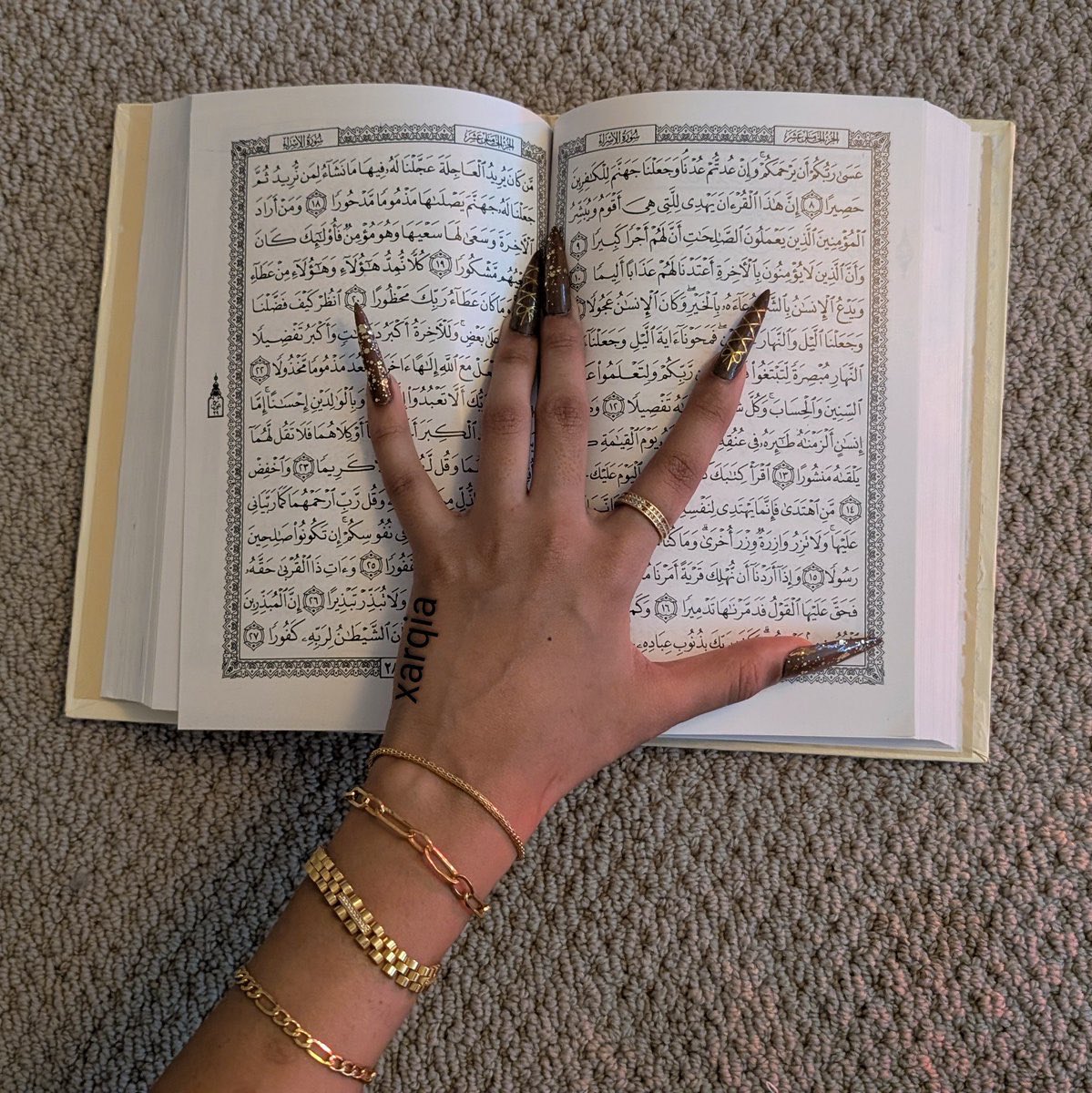 بمناسبة يوم الجمعة لا تبخلو بقرأئة القران الكريم 
هل انتو جاهزون ليوم الجمعة المباركة ✝️