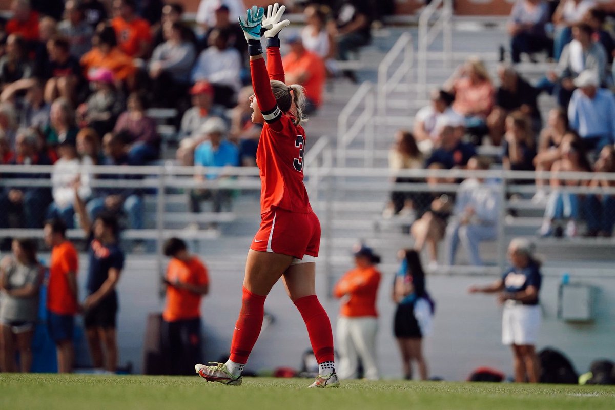 SheaVanderbosch's tweet photo. Thankful for the opportunity of a lifetime. It’s time to chase even bigger dreams and I am so excited to see where this next chapter takes me in my soccer career and place it all in God’s hands. From Syracuse to wherever this road leads to next… thank you, ‘Cuse🧡 https://t.co/sgqisRpGfi