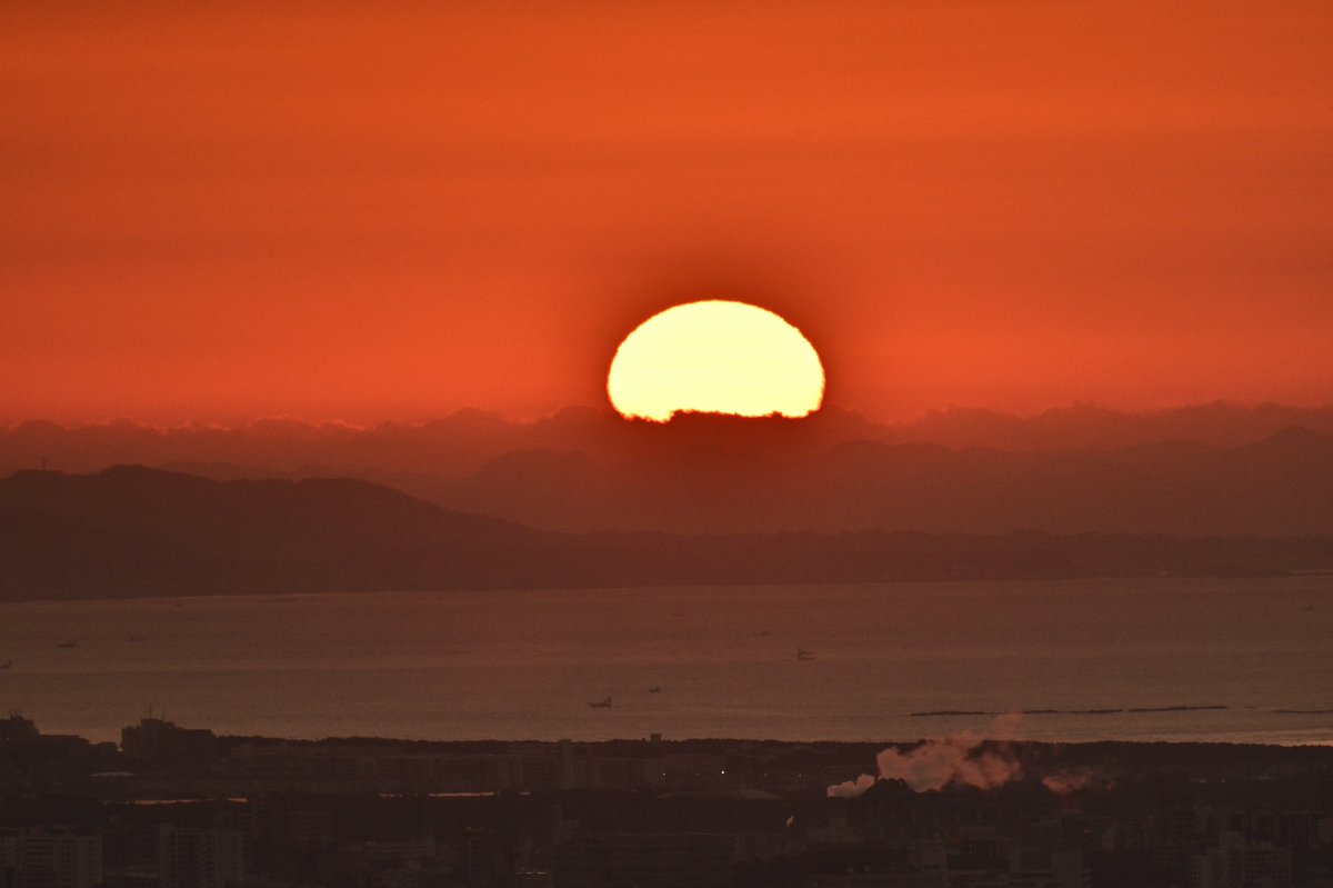 おはようございます☀ 弘法山からの日の出🌅 日の出が見れると得した