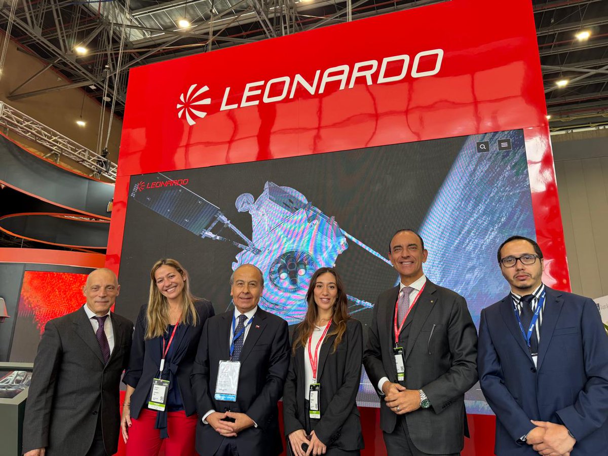 Exponaval_chile's tweet photo. Last day at #Expodefensa2025 🇨🇴

Representing @ExpoNaval_Chile, Rodrigo Lobo (@GLeventsChile) met with @Leonardo_live, WASS Submarine Systems (@Fincantieri) &amp; Defence &amp; Security Services (Czech Republic) to discuss their interest in #Exponaval2026, Valparaíso, Chile. https://t.co/HFQBtjXJ5o