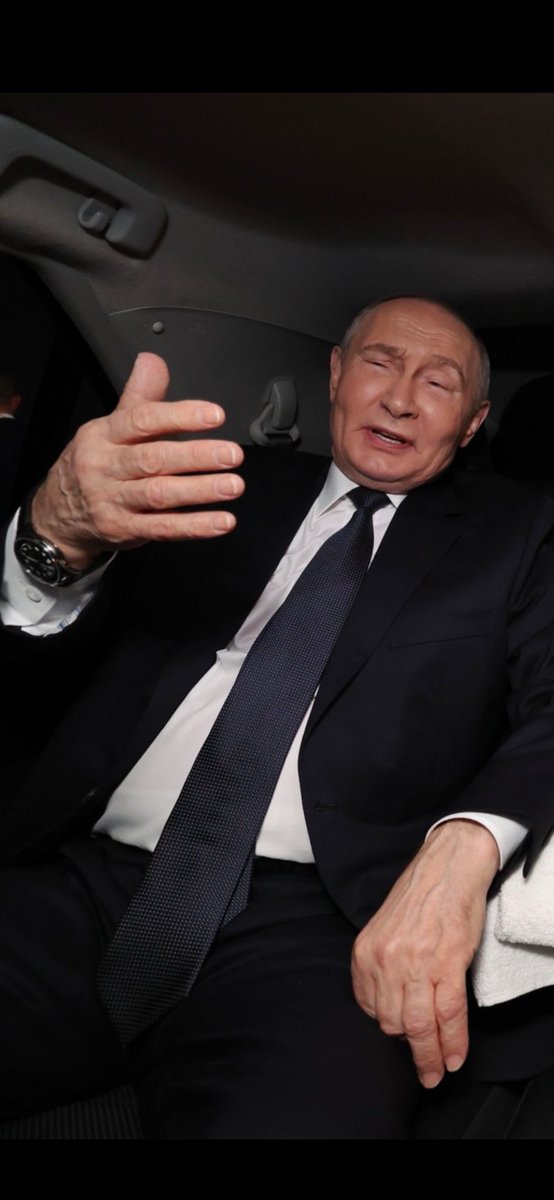 SobolLubov's tweet image. Свежее фото Путина.