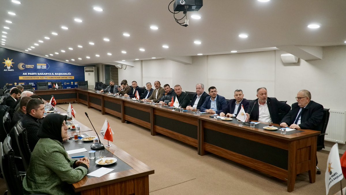 İlçe Başkanları İstişare ve Değerlendirme Toplantımızı İl Başkanlığımızda gerçekleştirdik.

İl Başkan Yardımcılarımız ve 16 İlçe Başkanımızla birlikte gündemdeki konuları, yeni üye çalışmalarımızı ve saha çalışmalarımızı detaylı bir şekilde değerlendirdik.

Teşkilatımızın tüm