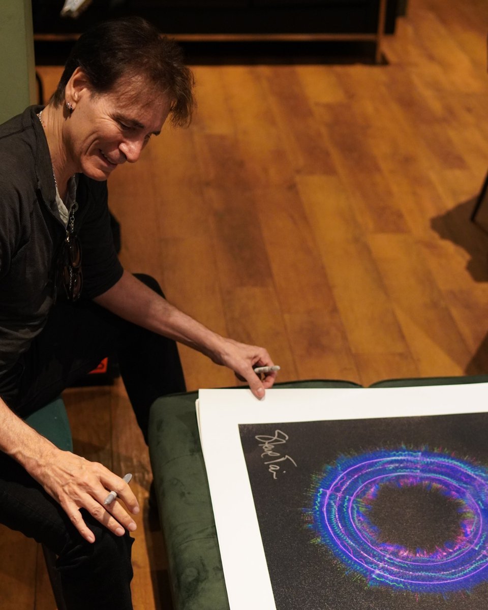 stevevai's tweet image. We just re-released the limited @Soundwaves_Art prints created from the sound waves of “Tender Surrender” to support @CInConflict, a nonprofit protecting, educating and providing psychosocial support to children in war zones across the world. soundwavesartfoundation.com/collections/st…