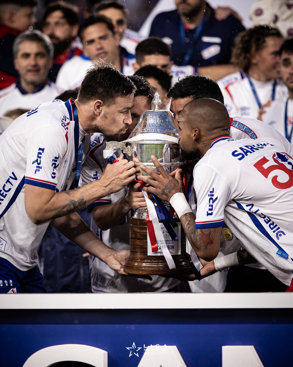 LigaAUF's tweet image. 😘 𝑈𝑛 𝑏𝑒𝑠𝑜 𝑑𝑒 𝑐𝑎𝑝𝑖𝑡𝑎𝑛𝑒𝑠 🏆