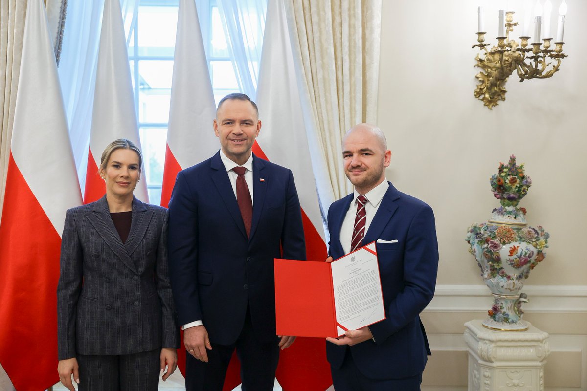 Miło mi poinformować o otrzymanym powołaniu do Rady Rodziny i Demografii przy Prezydencie RP.

Dziękuję za zaufanie. A tu na X-ie zapraszam do dyskusji nad naszą demograficzną przyszłością i co możemy z nią zrobić. 

Fot. Kancelaria Prezydenta RP <a href="/prezydentpl/">Kancelaria Prezydenta RP</a>