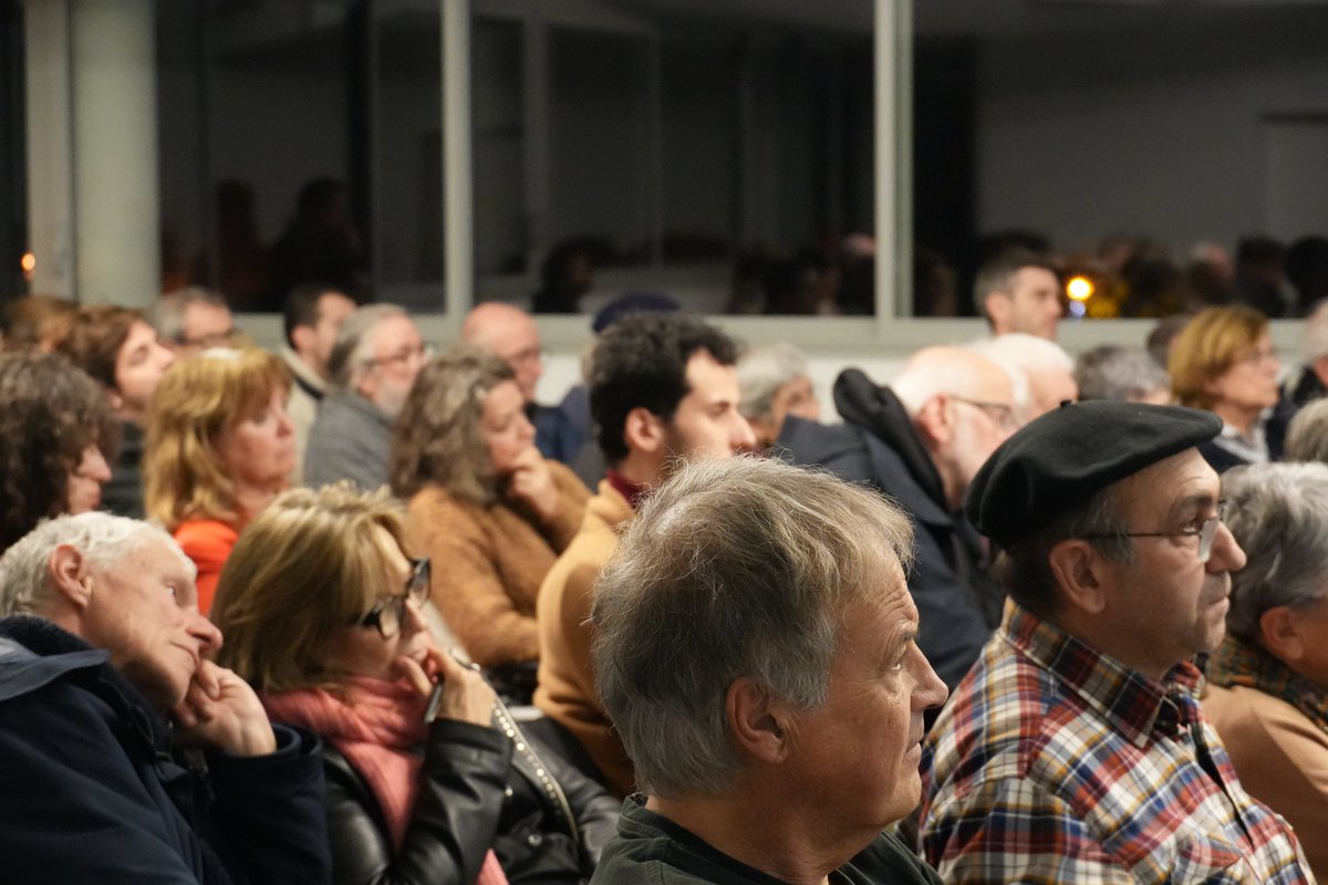 🇳🇨 𝐊𝐚𝐧𝐚𝐤𝐲 · 𝐄𝐮𝐬𝐤𝐚𝐥 𝐇𝐞𝐫𝐫𝐢𝐚 – 𝐇𝐞𝐫𝐫𝐢𝐞𝐤 𝐞𝐫𝐚𝐛𝐚𝐤𝐢! ✊

Emmanuel Tjibaou diputatu kanakiarra Ipar Euskal Herrira etorri da, horren karietara ostegun honetan abenduak 4an mintzaldi bat antolatu dugu Uztaritzen.

Horrela, Peio Dufau eta Emmanuel Tjibaou