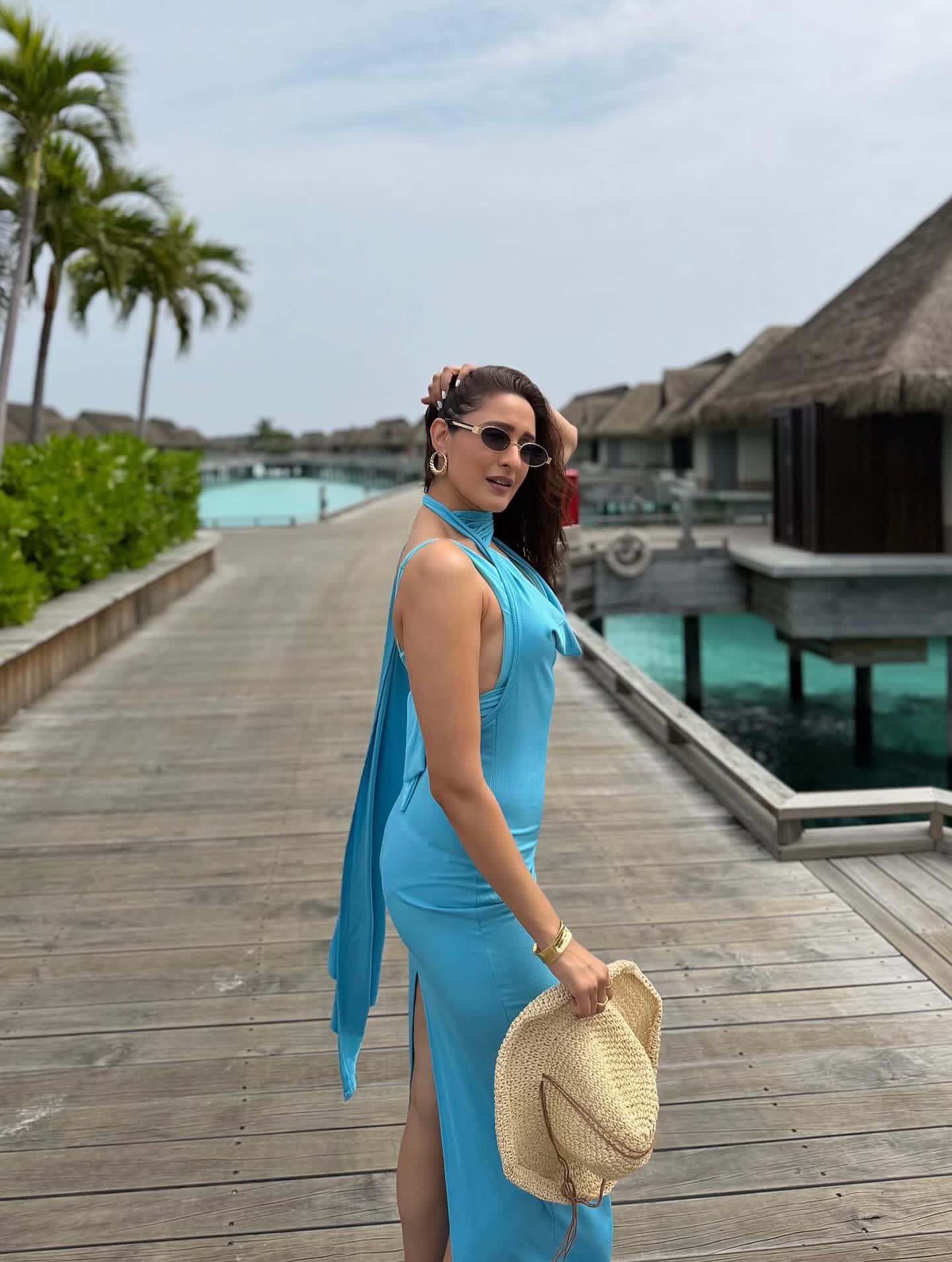 G7WRF56b0AAl1XG?format=jpg&name=large