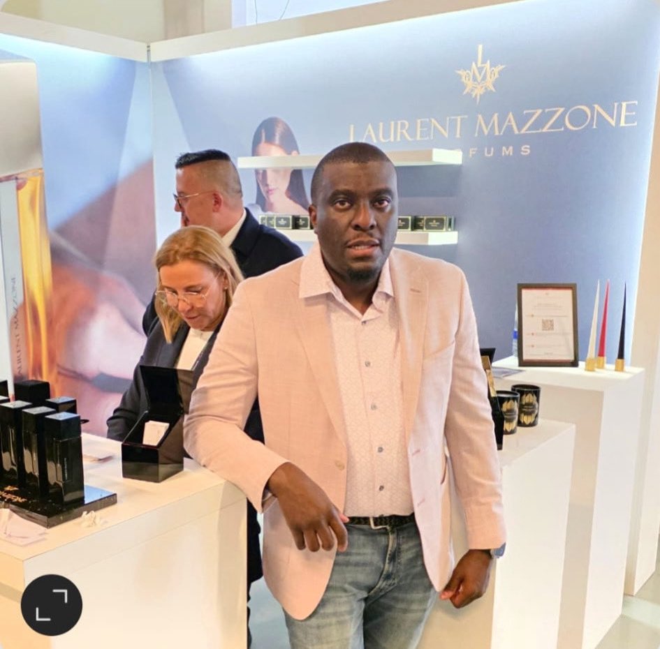 @laurentmazzoneparfums  is one of my latest discoveries at the @scentxplore perfume international convention in 📍Newyork

#fragranceconnoisseur #Fragrancelover #fragrancehead #perfume #scent