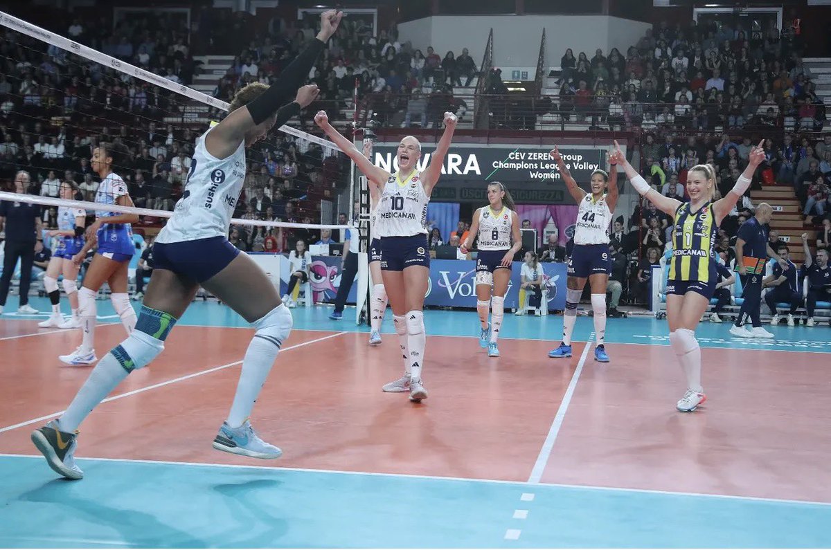 the happiness on their faces for Ana Cristina’s point to close the match 😭