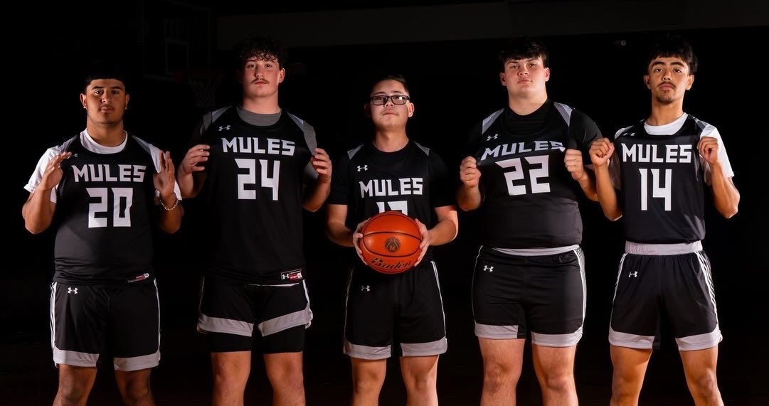 TheShoeHoops's tweet photo. Guys played hard this morning, but came up short against a good Naz team. At times, we played the best basketball we've played all year. We are competing &amp; , and I'm proud of their effort! Back at it tomorrow morning at 10:20 am vs Morton! #MulePRIDE #ItStartsWithUs https://t.co/PVgCPlLwnh