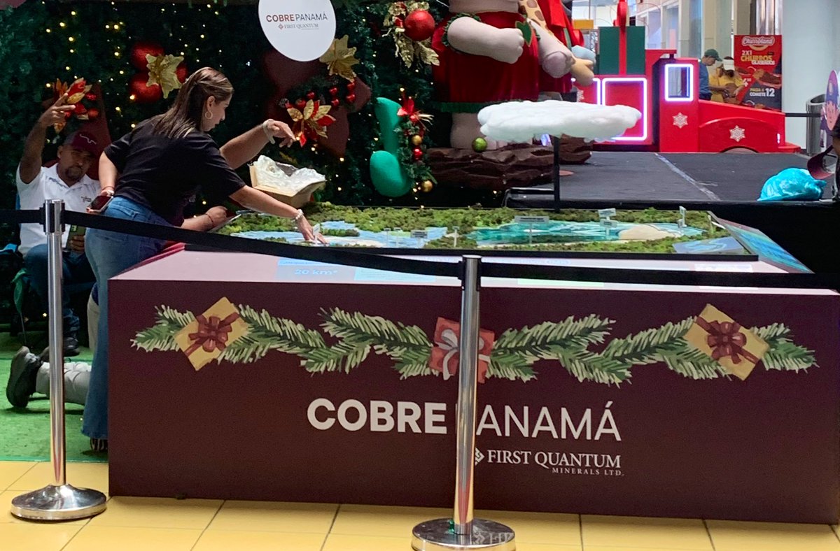 La maqueta de la minera en el mall dice que la tina de relave (donde están las aguas contaminadas residuales del procesamiento del mineral) es cosecha de agua,(de la nube en la foto, baja agua pura😇) Es decir gracias a la tina contaminada,hay evaporación y llueve. Ese es tu team