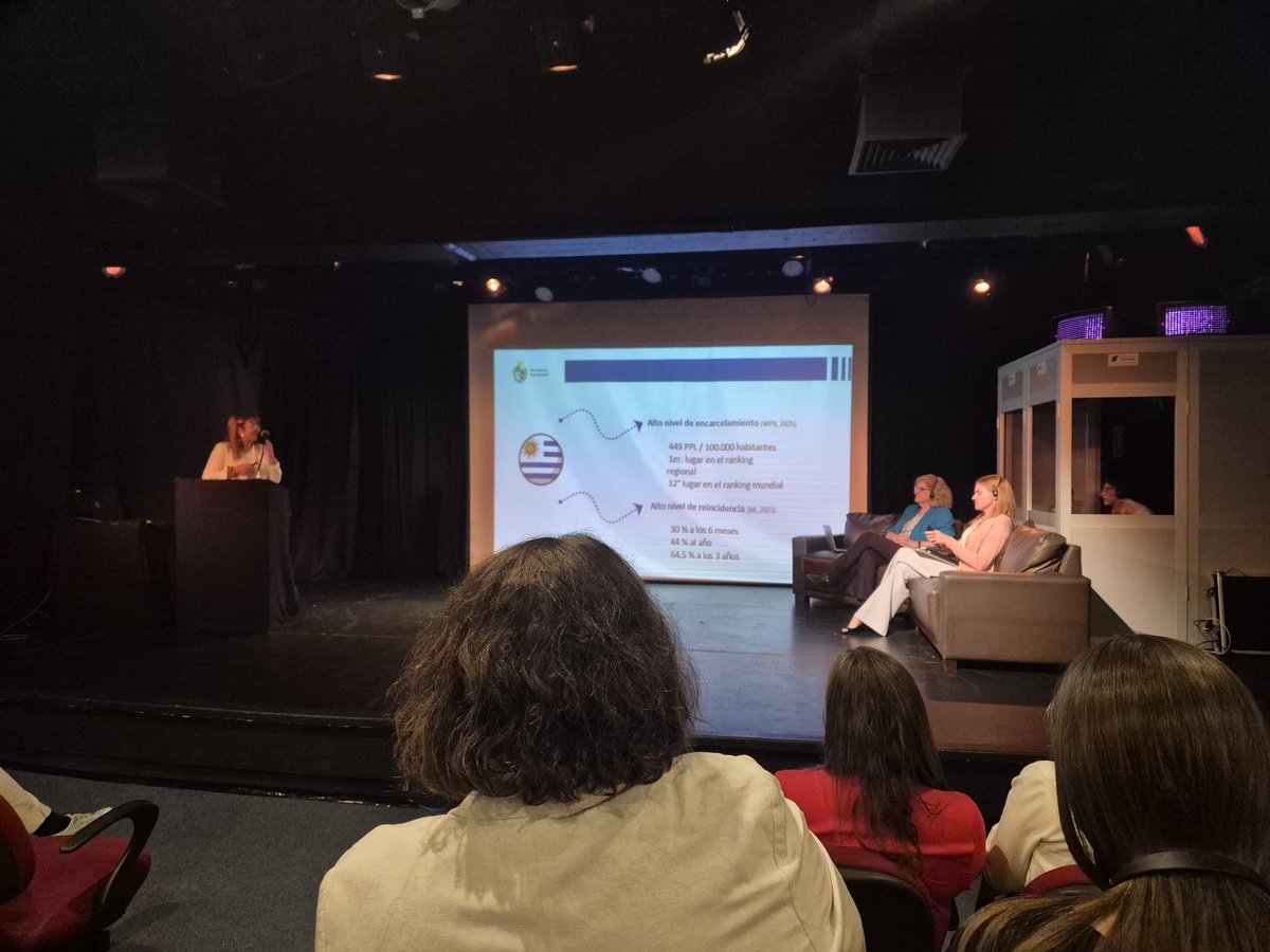 ¡Qué importante es la vision de género en el abordaje de la privación de libertad!
Casas de medio camino para mujeres: excelente proyecto del INR que no puede, sino que debe prosperar. 
¡Gracias, <a href="/AnaJuanche/">Ana Juanche</a>!