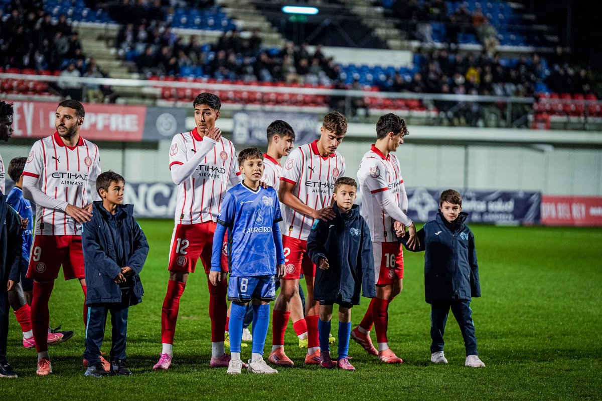 AbelRuizOrtega's tweet image. Impotencia y tristeza. Cuando parece que te encuentras bien y que vas a más llega otra caída. La realidad es que ahora mismo solo tengo pensamientos negativos y quiero pensar que 2026 vendrá con alegrías olvidando todo lo pasado.
Resiliencia lo tengo grabado en mi piel y con esa…