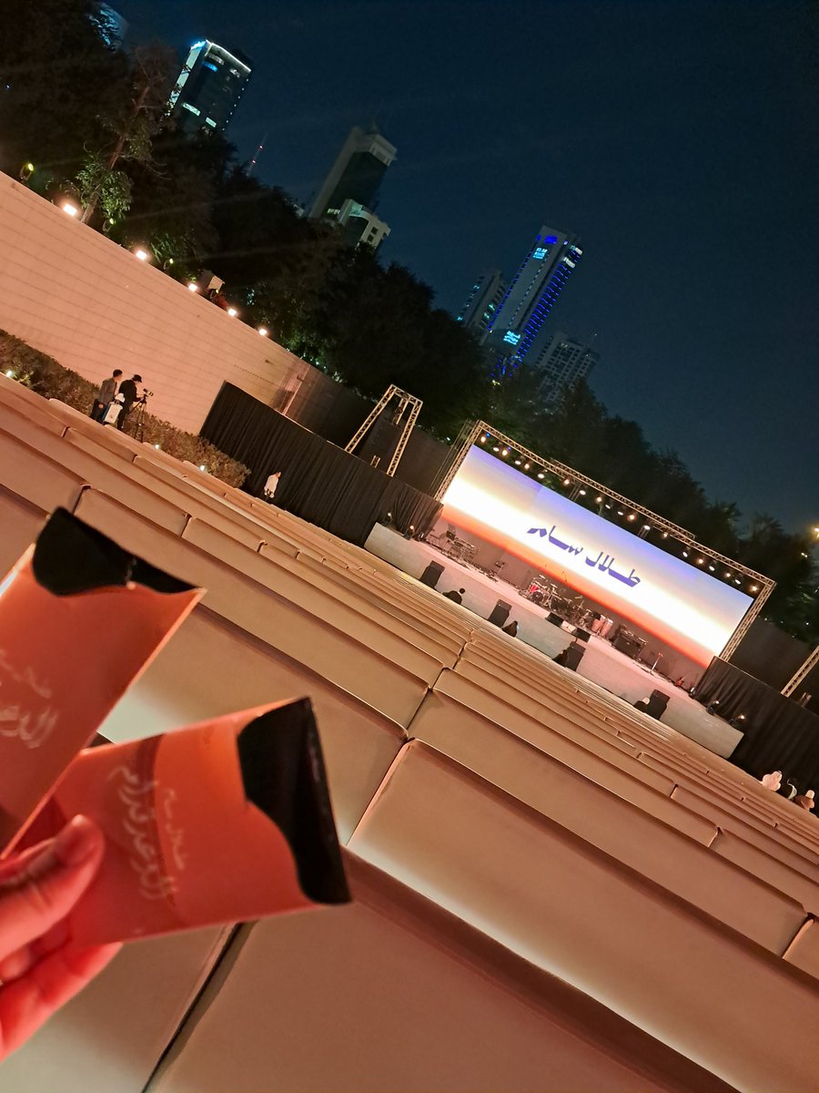 10mt_e's tweet photo. اول حفله بحياتي اروح لها وكانت حفلتك يا طلال حيل استمتعت بالحفله صوتي راح وانا اغني معاك 
٤ ديسمبر ٢٠٢٥ يوم مستحيل انساه هاليوم انكتب بأنه واحد من اجمل ايام حياتي شكراً لك يا طلال على هاليوم الجميل 💛🌻🩶
#طلال_سام
@TheTalalSam https://t.co/reRM1XRU1G