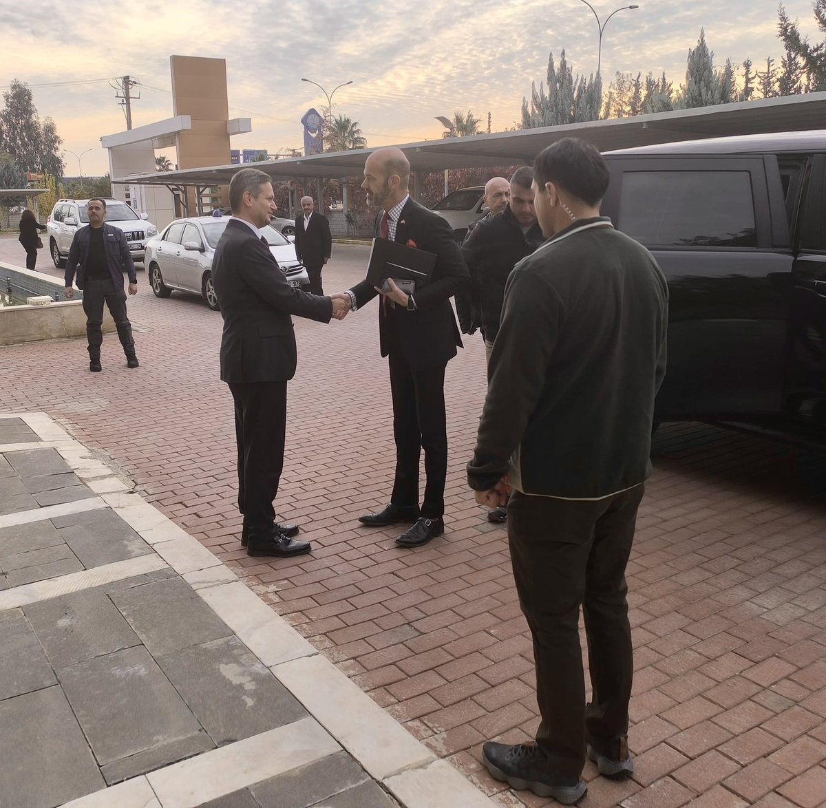 Mustafabakan63's tweet photo. Amerika Birleşik Devletleri’nin Adana Konsolosu Eric R. Mehler, bugün 
Teknokenti ziyaret ederek,yürütülen  çalışmalar ve uluslararası iş birliği olanakları hakkında sayın Prof. Dr. İbrahim Berkan AYDİLEK bilgi aldı.
@teknokenturfa @hasansildak @mtahirgulluoglu @ProfDrCCevheri https://t.co/l2zY4zkhTC