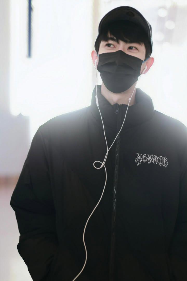 zskyccz's tweet photo. Day86- He was an ordinary boy who traveled miles away from his hometown to achieve dreams but yet ended up in unspeakable sufferings, an ending full of loopholes, and became a taboo. Please do not give up on him! No human should suffer such greviances!✊
#JusticeforYuMenglong https://t.co/8mguVBF8me