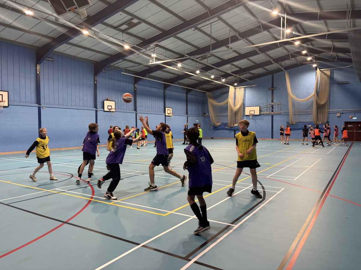 SGSPEDept's tweet photo. Well done to #SGSYear8 who all worked superbly during our basketball tournament this afternoon. Well worked everyone! #SGSBasketball #SGSDifference 🏀 https://t.co/pFGHQU5is8