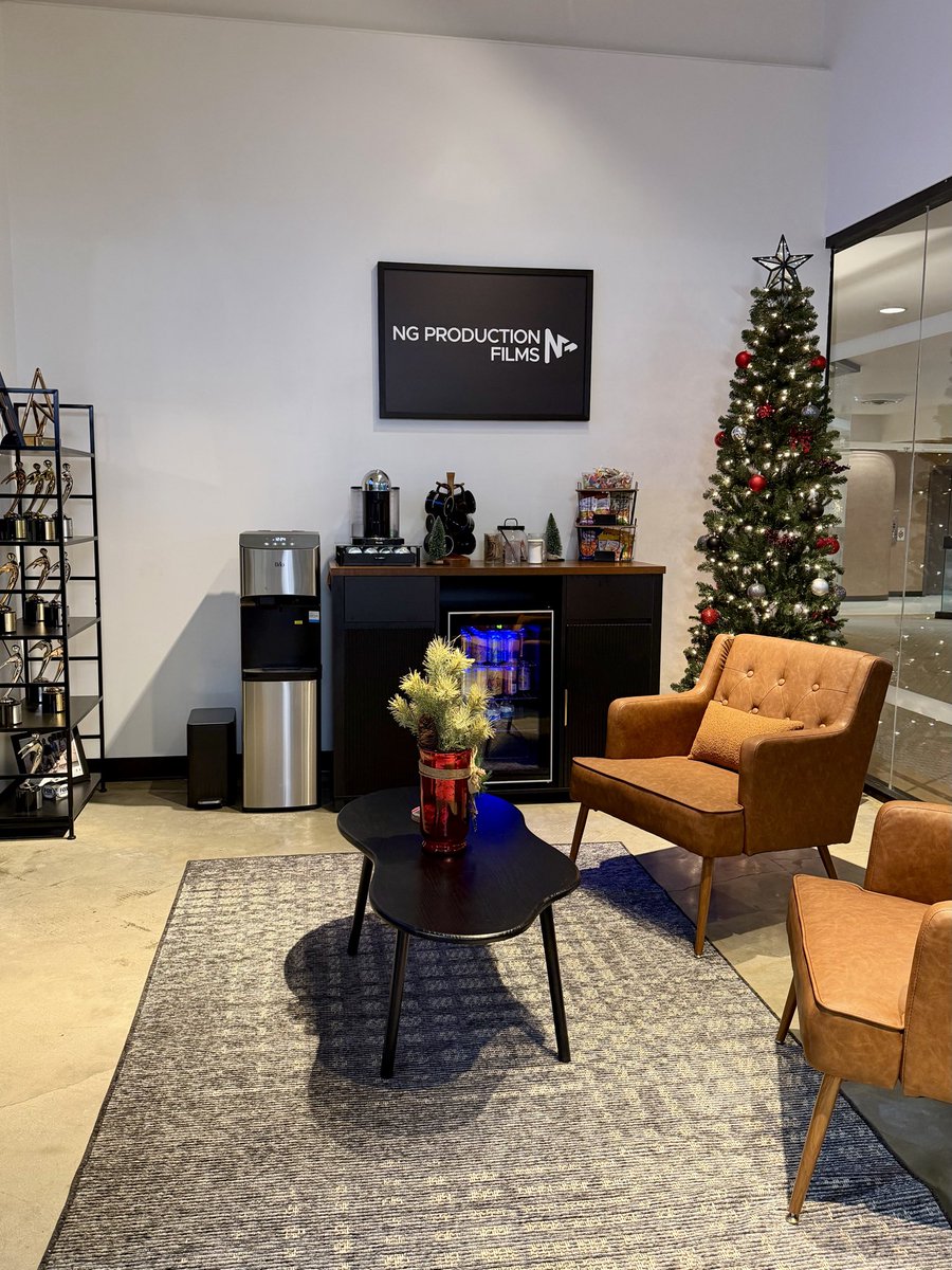 ngfilms's tweet photo. 🎄✨ Our first Christmas in the new NG office and we officially have way too much fun decorating.

New studio? ✔️
New office? ✔️
Christmas tree that’s doing more posing than some talent? ✔️😂

We’re loving the holiday vibes in here already.
Be honest… how did we do?👇🎅🏼🎁 https://t.co/Biarsb81xw