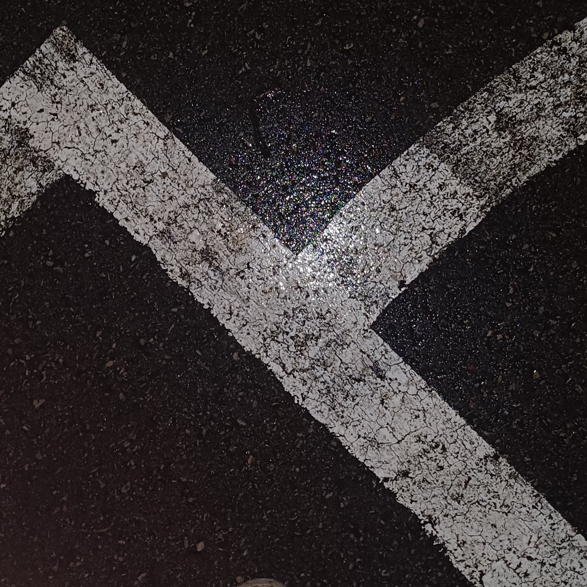 Vakara pārdomās...
Katrm šajā dzīvē ir savs ceļš, neaizmirsti par to. Cilvēki tev līdzās ir tikai tāpēc, ka jums vienam no otra, kaut kas, ir jāiemācās.