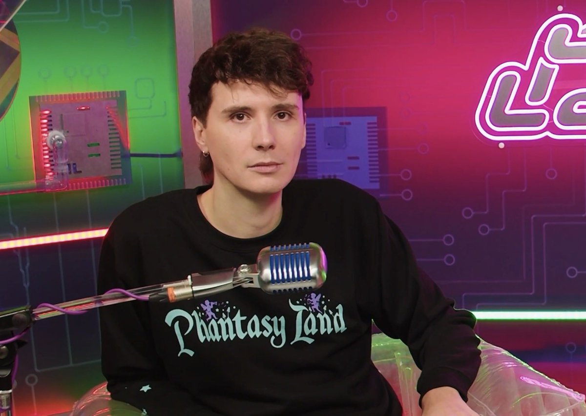 chaosgremlincas's tweet image. “Yeah, @danielhowell and @AmazingPhil have been together for 16 years. They got together in 2009.” 

My coworker: “I was 6 years old.”