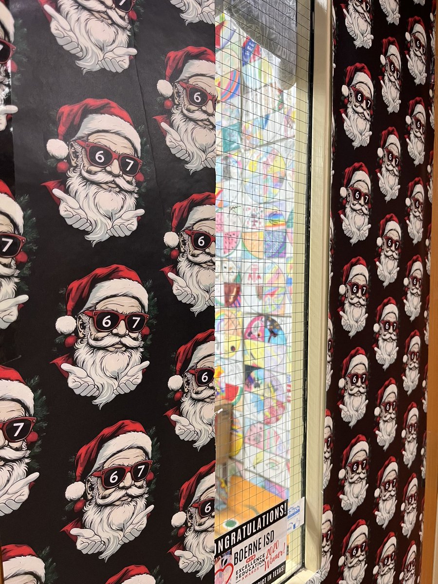 mattwmyers's tweet image. Ms. Vineyard with the coolest door on campus. 😎 #middleschool @BoerneMSSouth